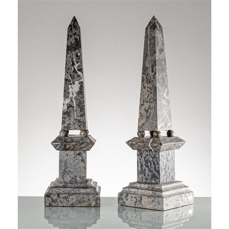 MANIFATTURA ITALIANA INIZI XX SECOLO, Coppia di obelischi