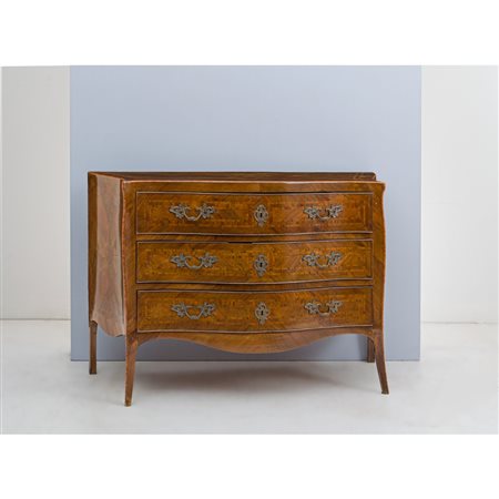 MANIFATTURA NAPOLETANA DEL XVIII SECOLO, Cassettone