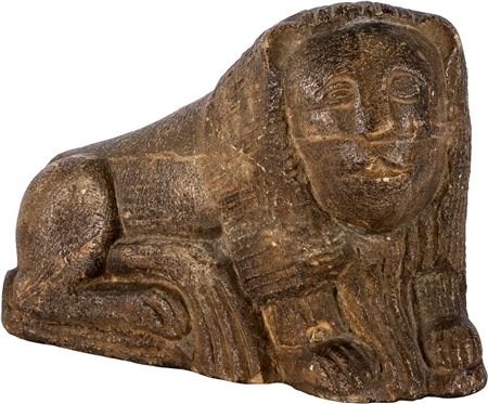 Leone in pietra di gusto romanico