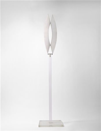 Carmelo Cappello "Ovali intersecanti" 1984
acciaio inox
cm 70x24,5x7
su base in