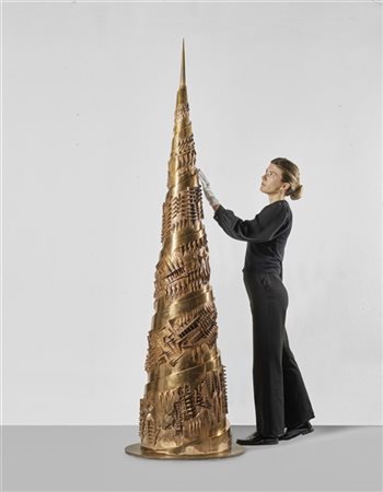 Arnaldo Pomodoro "Torre a spirale I" 1985
bronzo
h cm 230; diam. cm 50
Firmato,
