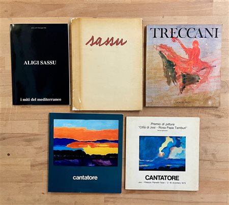 ALIGI SASSU, ERNESTO TRECCANI E DOMENICO CANTATORE
Lotto unico di 5 cataloghi: