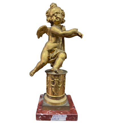 Scultura in bronzo dorato, raffigurante Puttino su base in marmo. Periodo XIX...