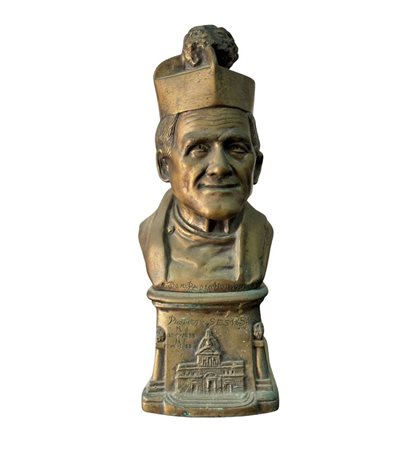 Scultura in bronzo, periodo XX secolo, raffigurante Figura Ecclesiastica....