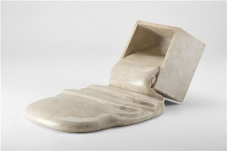 César "Colata di un cubo" 
scultura in marmo
cm 14x30x18
Numerata sotto la base