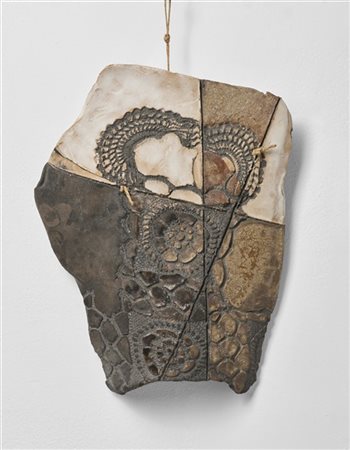 Maria Lai "Senza titolo" 1990
spago, smalto e tempera su ceramica
cm 24,5x19x1
F