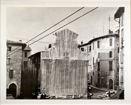 CHRISTO Gabrovo (Bulgaria) 1935 Wrapped monument litografia es. 72/100 75x90...