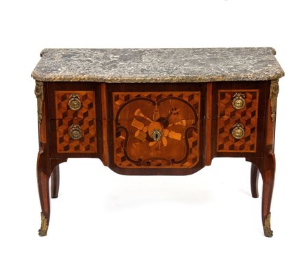 JEAN HOLTHAUSEN  
Comò francese intarsiato Parigi, XVIII secolo
 Altezza x larghezza x profondità: 87 x 126 x 54 cm.
