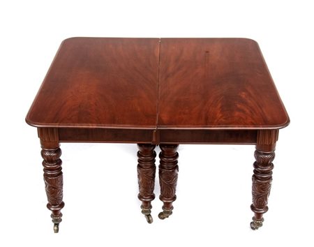  
Tavolo allungabile inglese Georgiano XVIII secolo
 Altezza x larghezza x profondità: 73 x 135 x 136 cm.