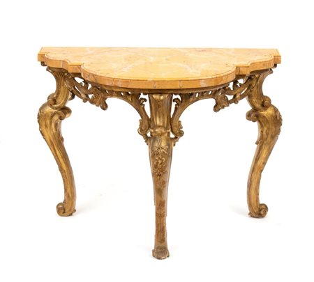  
Console italiana con piano in marmo, Luigi XVI Roma, XVIII secolo
 Altezza x larghezza x profondità: 86 x 120 x 63 cm.