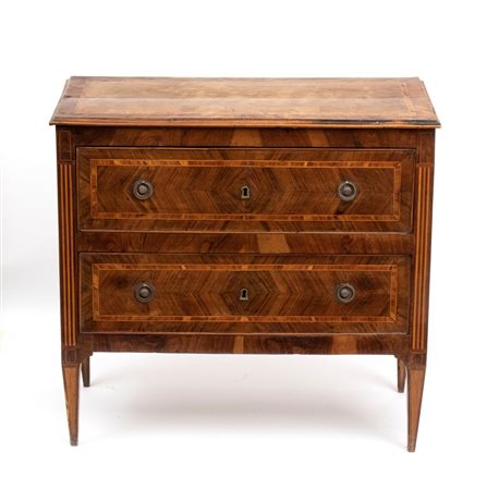  
Comò lombardo a due cassetti, Luigi XVI XVIII secolo
 Altezza x larghezza x profondità: 88 x 96 x 47 cm.