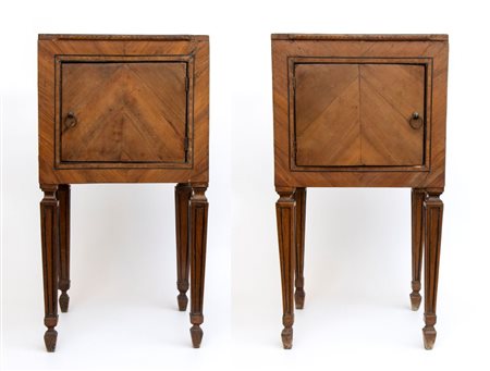  
Coppia di comodini Luigi XVI Area lombarda, XVIII secolo
 Altezza x larghezza x profondità: 79 x 39 x 31 cm.