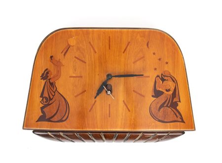  
Orologio da parete Art Decò Svezia, XX secolo
 Altezza x larghezza x profondità: 25 x 38 x 7 cm.