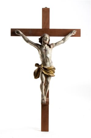  
Crocifisso in legno  Europa centrale, XVIII - XIX secolo. 
 Altezza x larghezza x profondità: 77,5 x 44 x 11 cm.