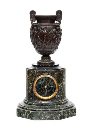 FERDINAND BARBEDIENNE (1810 - 1892) 
Orologio in bronzo e marmo XIX secolo
 Altezza x diametro: 46 x 26 cm.
