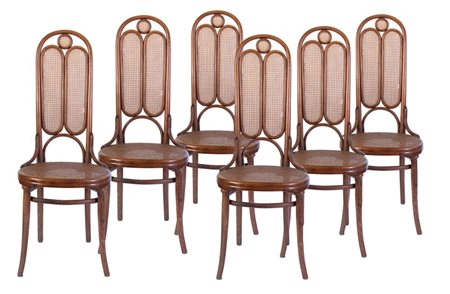 MICHAEL THONET (Boppard, 2 luglio 1796 - Vienna, 3 marzo 1871) 
Gruppo di sei sedie firmate Thonet 
 Altezza x larghezza x profondità: 118 x 45 x 44 cm. Altezza seduta: 47 cm.