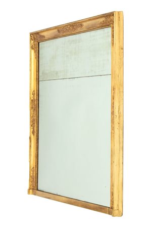  
Specchiera dorata francese  XIX secolo
 Altezza x larghezza x profondità: 122 x 113 x 8 cm.