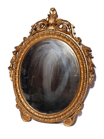 
Specchiera ovale napoletana XIX secolo
 Altezza x larghezza: 105 x 79 cm. Altezza x larghezza luce: 67 x 55,5 cm.