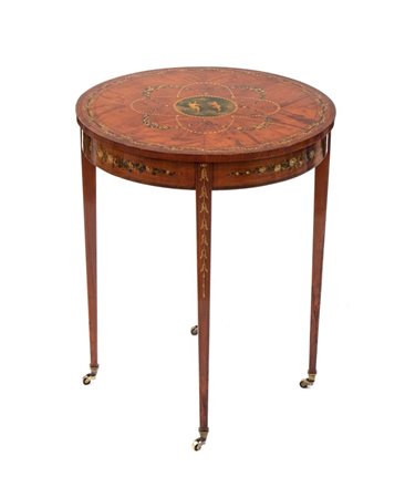  
Tavolino inglese in satinwood, stile Adams  XIX secolo
 Altezza x diametro: 75 x 60 cm.