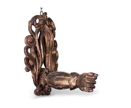  
Coppia di applique italiane in legno intagliato e dorato XIX secolo
 Altezza x larghezza x profondità: 37 x 24 x 31 cm.