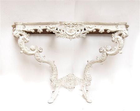  
Consolle da muro intagliata e laccata Francia, XIX secolo
 Altezza x larghezza x profondità: 105 x 160 x 60 cm.