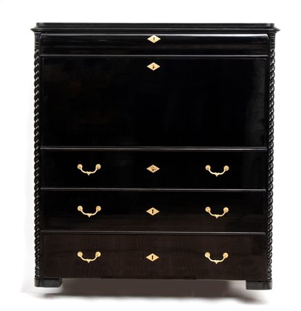  
Secretaire Bidermeier laccato nero Svezia, XIX secolo
 Altezza x larghezza x profondità: 134,5 x 126 x 52 cm.