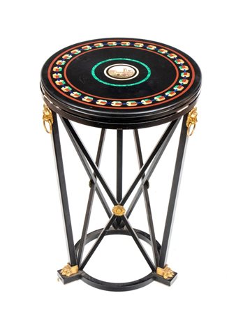 
Tavolino Gran Tour da centro con piano in commesso di pietre dure Roma, XIX secolo
 Altezza x diametro: 69 x 45 cm.