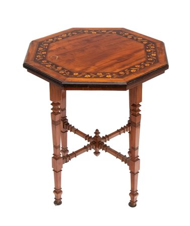  
Tavolino intarsiato francese XX secolo
 Altezza x diametro: 62 x 54 cm.