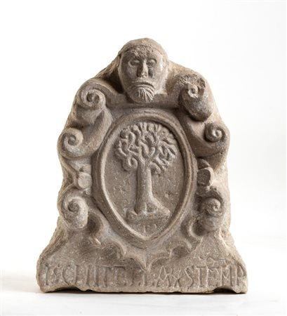  
Stemma nobiliare di Ischitella XV secolo
 Altezza x larghezza x profondità: 34,5 x 29 x 11 cm.