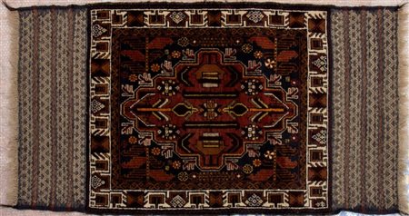  
Tappeto persiano XX secolo
 Altezza x larghezza 180 x 80 cm.