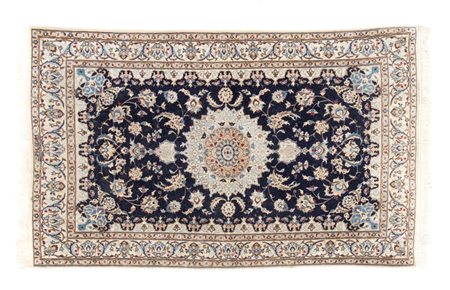  
Tappeto Serafin lana e seta XX secolo
 Altezza x larghezza: 165 x 90 cm.