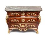 PIERRE MOULIN  
Comò Reggenza francese Parigi, inizio XVIII secolo
 Altezza x larghezza x profondità: 91,5 x 130,5 x 64 cm.