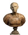  
Busto imperatore romano in marmo Italia, XVII secolo
 Altezza x larghezza x profondità: 75 x 59 x 23 cm.
