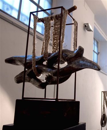 Silvana Pincolini Milano 1950 Nuvola appesa 2010 Ferro, Ceramica Raku e Corda...