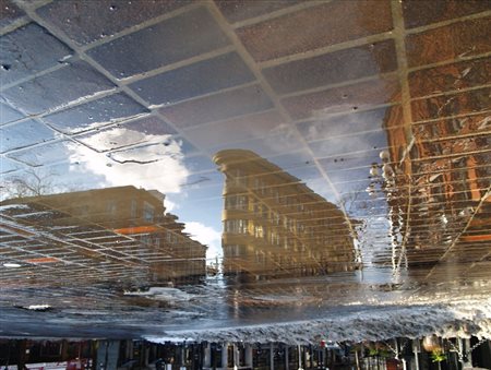 Jonathan Dy (Canada, 1980 - ) Hotel Europe 2009 21 x 29,7 cm (18,6 x 28 cm...