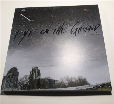 Jonathan Dy (Canada, 1980 - ) Eye on the Ground 2021 19,8x20,5 cm Libro...