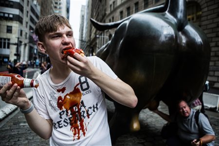 David Tesinsky (Repubblica Ceca, 1990 - ) Life is good #3 2018 21 x 29,7 cm...