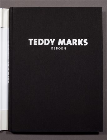 Teddy Marks (Germania, 1967 - ) Reborn 2018 27,8 x 36,7 cm Primo libro...