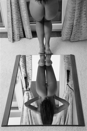 Majo Jurčík (Slovacchia, 1987 - ) Mirror on the floor 2021 21 x 29,7 cm (18,6...