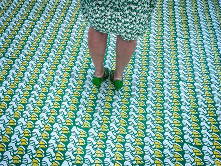 Dennis Church (USA, 1949 - ) Woman with Green Shoes 2018 76,2 x 50,8 cm...