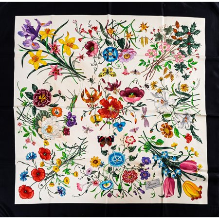 GUCCI, Foulard in seta "Flora"