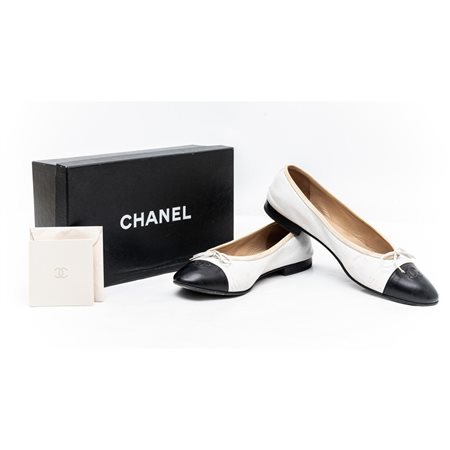 CHANEL, Paio di calzature modello ”Ballerines”