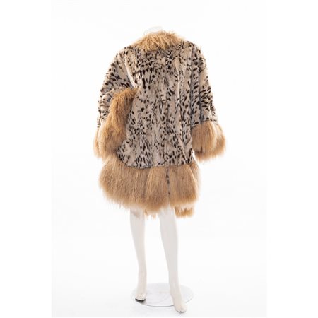 ANNA DIELI, Mantella in pelliccia