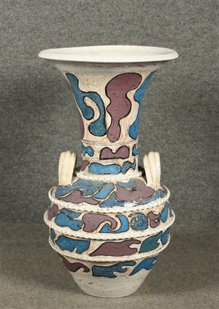Vaso a tromba in ceramica smaltata. XX secolo. Mis. Alt. cm. 59 ca.
