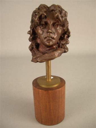 Scultura in bronzo raff. ''TESTA DI DONNA'' su base di legno. Firmata FRANCO...