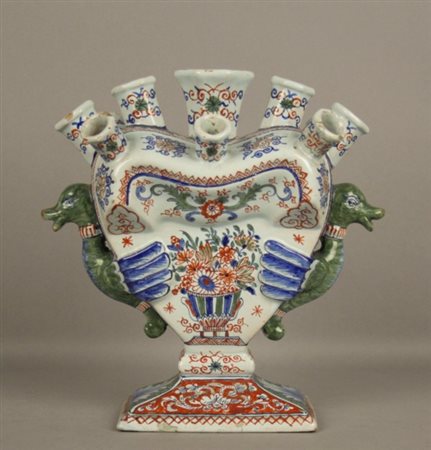 Tulipaniera in ceramica. Rouen (Francia). Fine XIX secolo. Difetti e...