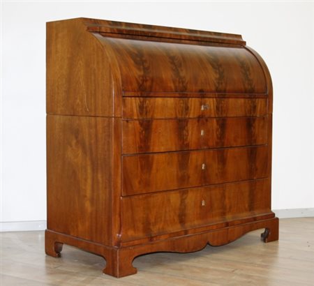 Mobile a rullo lastronato in piuma di mogano. Nord Europa. Inizi XIX secolo....