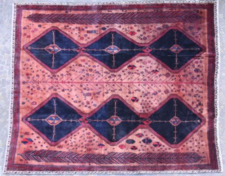 Tappeto Afshari in lana. XX secolo. Mis. Lung. cm. 290 Alt. cm. 350 ca.