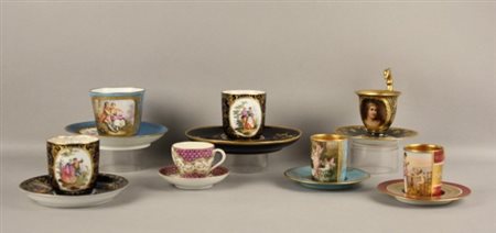 Sette diverse tazzine in porcellana decorate con scene galanti. Di varie...