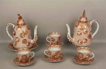 Servizio da tè in porcellana composto da quattro tazze con piattino, due...